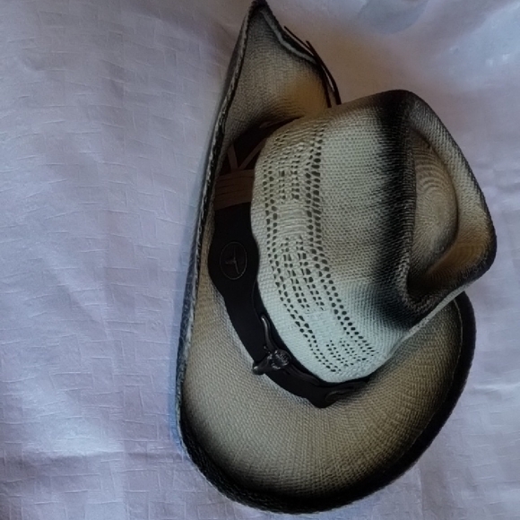 Off-White Cowboy Hat with Wide Brim and Dark Band - Picture 1 of 4